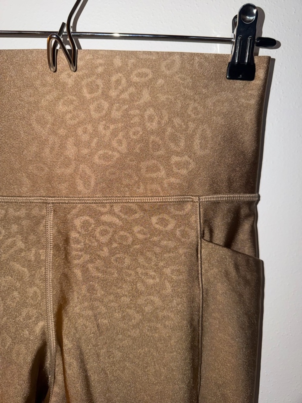 Athleta Salutation Stash 7/8 High Rise Gold Shine Embossed Leopard leggings - Picture 5 of 6